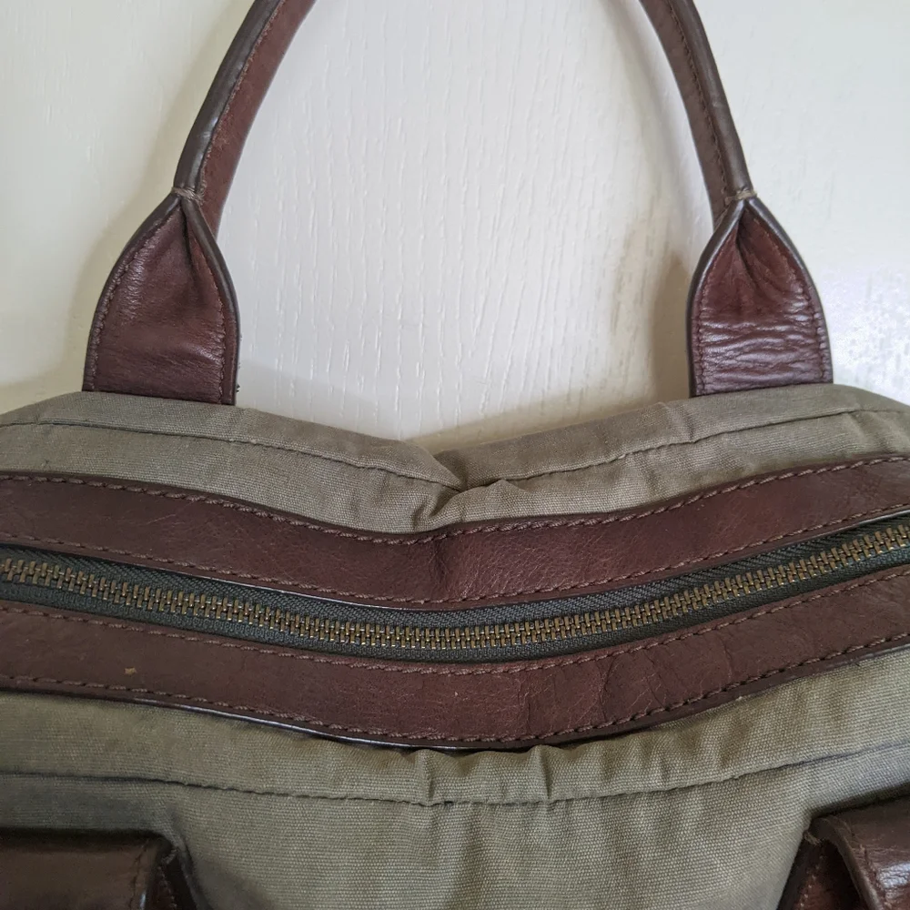 Fossil• Khaki Green & Leather Messenger Lap Top Bag🍂
